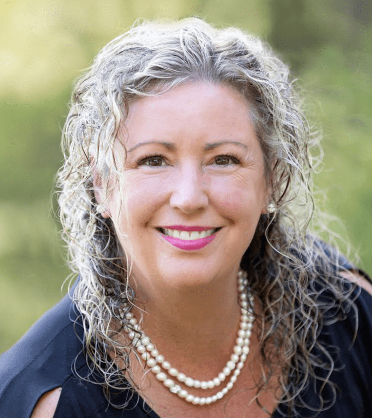 Real Estate Agent Carrie Craft