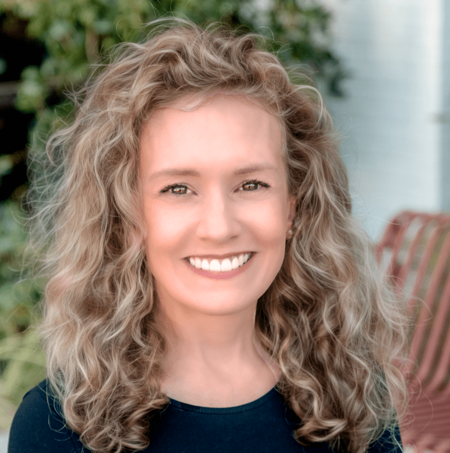 Real Estate Agent Lori Holmes